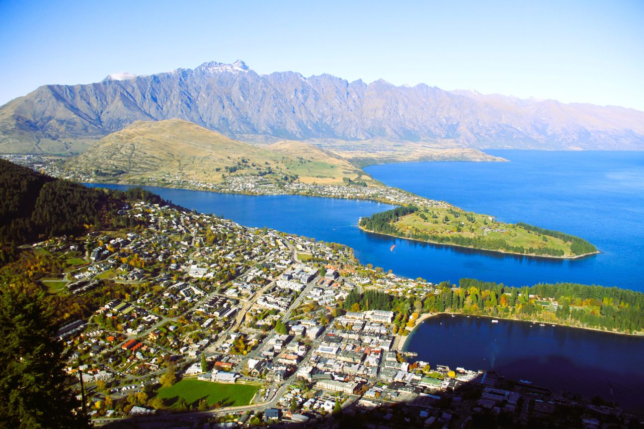 Explore New Zealand Panorama tours with FiveE Travel in a small group.